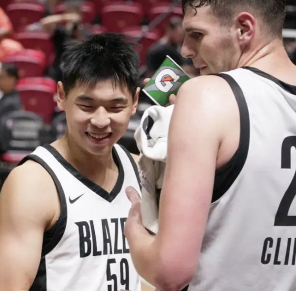 问鼎娱乐 崔永熙：NBA市欢磨练强度很大 国内球员吃不用